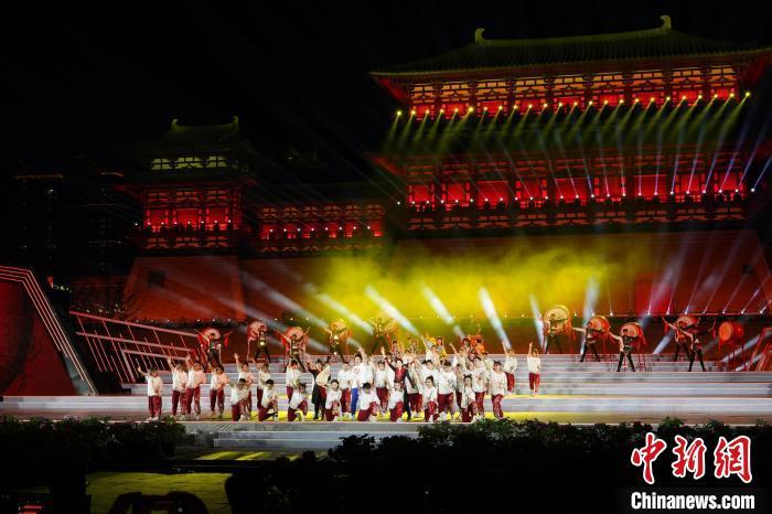图为中国洛阳牡丹文化节开幕式现场. 阚力摄
