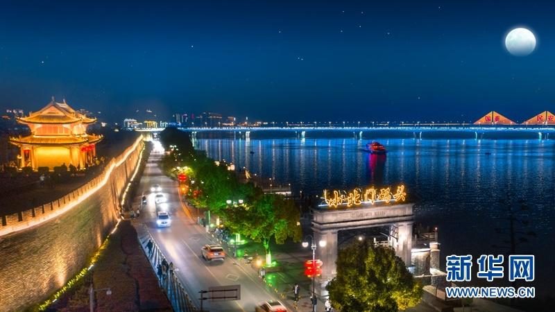 夜游襄阳:古城回绿水 花月使人迷