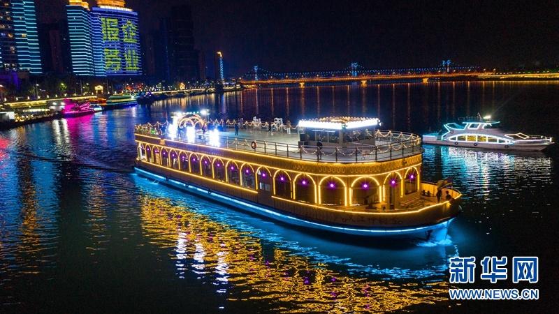 夜游襄阳:古城回绿水 花月使人迷