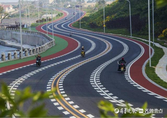 沿着千里山海自驾旅游公路一路行驶，来感受精致威海丰富内涵