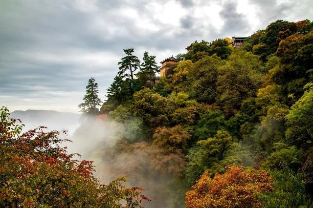 崆峒山今日绝佳秋景云海