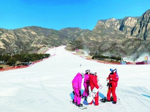 雪季未至京郊滑雪场却已经“躁动”起来，开始售卖早鸟票