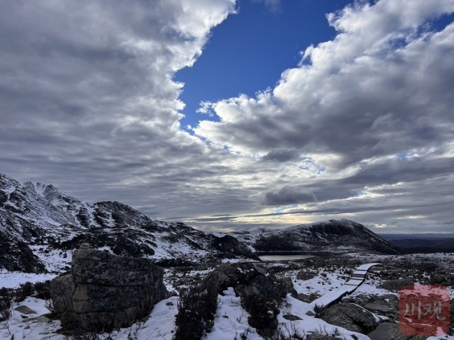 （转载）红原下雪啦！来看雪玛格勒冰川遗迹的“银色仙境”