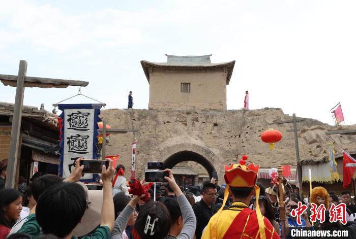 国庆假期宁夏镇北堡西部影城迎旅游高峰
