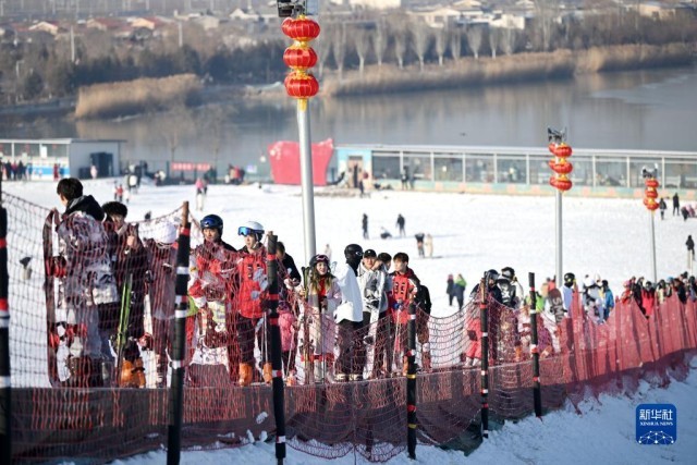 塞上湖城迎来冰雪季