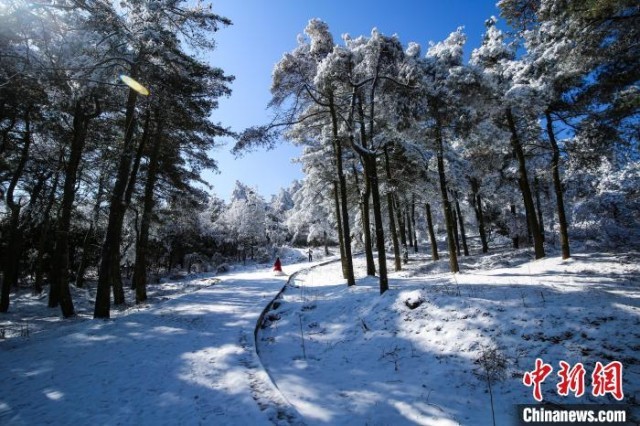 贵州六盘水：雪后初霁引客来