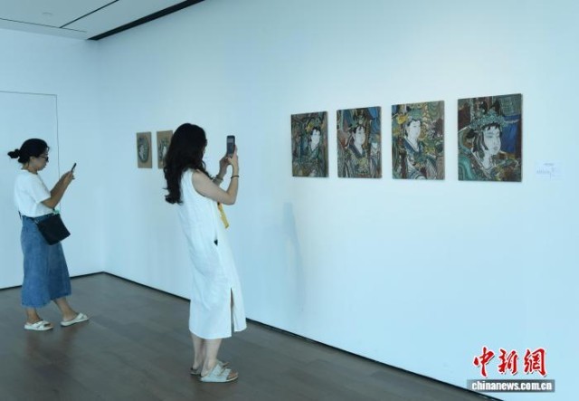 重庆：永乐宫壁画艺术特展吸引民众参观