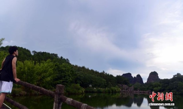 福建武夷山水沁心脾暑假处处见游客