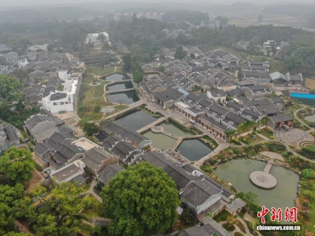 走进江西吉安钓源古村千年村落古建成群绿树环绕引客来