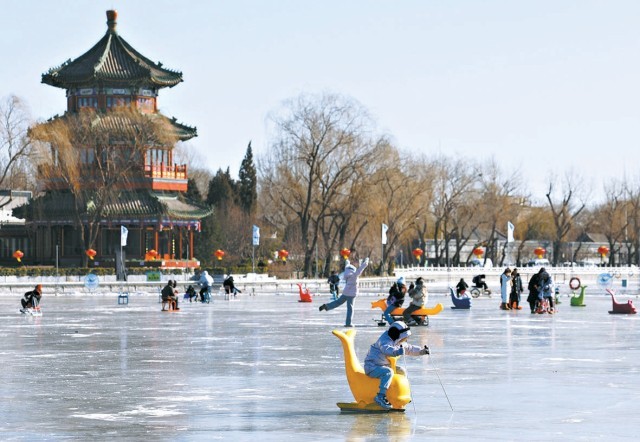 什刹海冰场全开(图1) 什刹海冰场全开(图1)