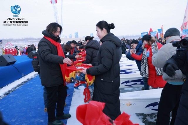 2025-2026冰上龙舟超级联赛新疆克拉玛依站盛大开幕(图1)