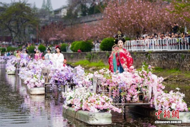 湖北荆州:十二花神巡游古城