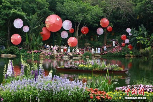 广西南宁绚丽花艺展宛如“童话世界”