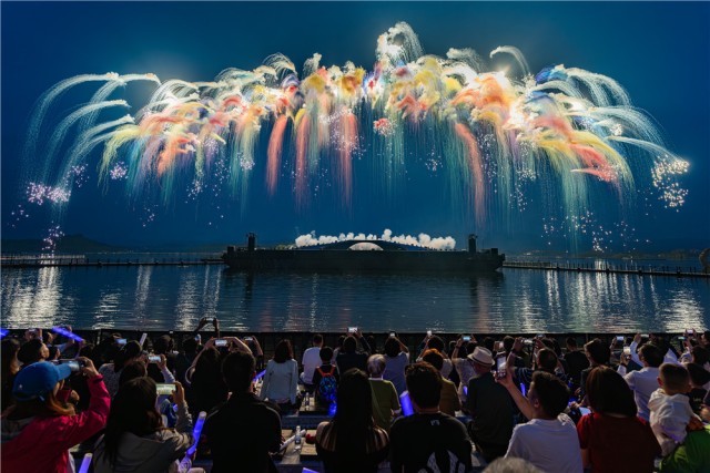 爆款烟花“七彩祥云”。长寿文旅供图