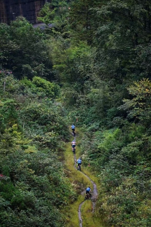 在喀斯特山水间解锁户外运动新玩法(图2)
