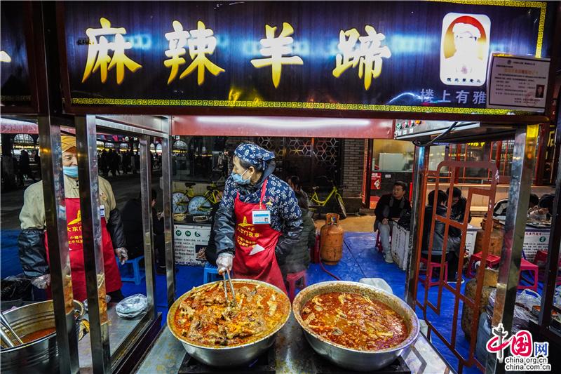 走进延安的夜感受圣地热气腾腾的人间烟火味