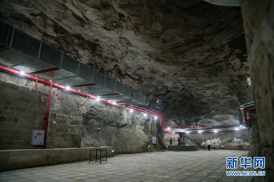 陈列馆中存放的防空警报装置.新华网 耿骏宇 摄