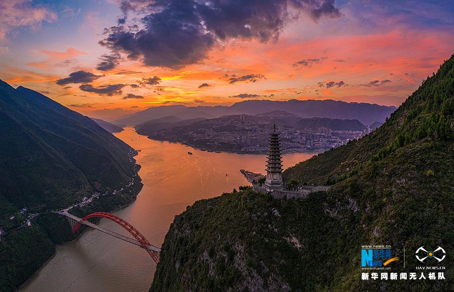 秋高气爽来瞰巫山好风景