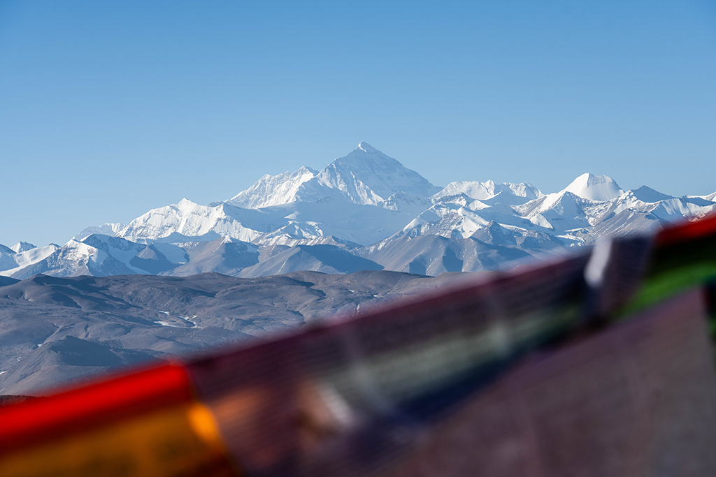 珠穆朗玛峰上的景色图片