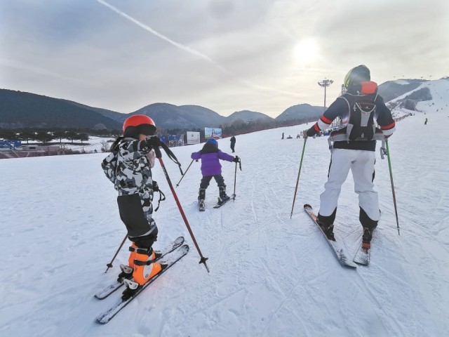 北京平谷開啟鄉村冰雪嘉年華