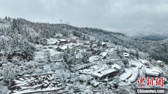 四川古蔺初雪已到，冬日风景如画