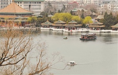 琼岛春色再现，泛舟北海春色浓