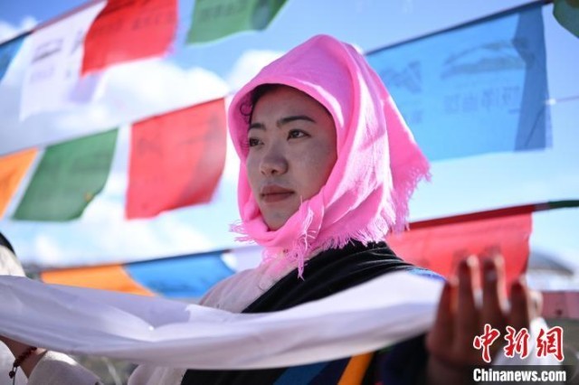 西藏：“情定当雄”篝火锅庄晚会开启拉萨文旅盛宴