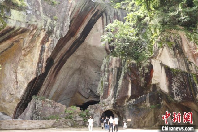 浙江黄岩：废弃矿山变身文旅新空间